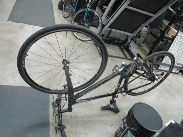 Load image into Gallery viewer, Used Trek 7.5 FX 24 Speed 700C Bicycle

