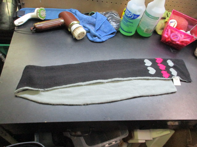 Load image into Gallery viewer, Used Black &amp; Grey Hearts Scarf
