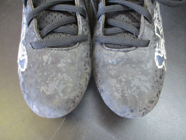 Load image into Gallery viewer, Used Under Armour Blur Smoke Football Cleats - Size Youth 1.5
