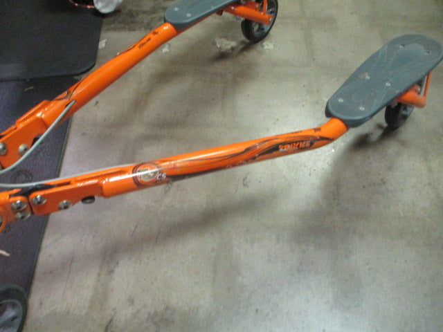 Load image into Gallery viewer, Used T67 CS TRIKKE 3 Wheeled Scooter
