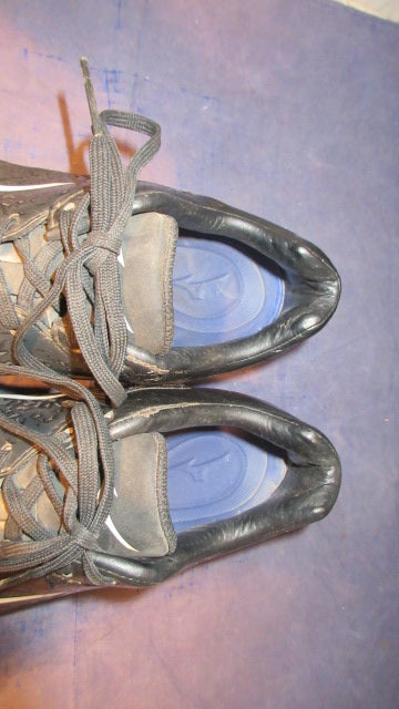 Load image into Gallery viewer, Used Mizuno Select Nine Cleats Youth Size 5 - hole
