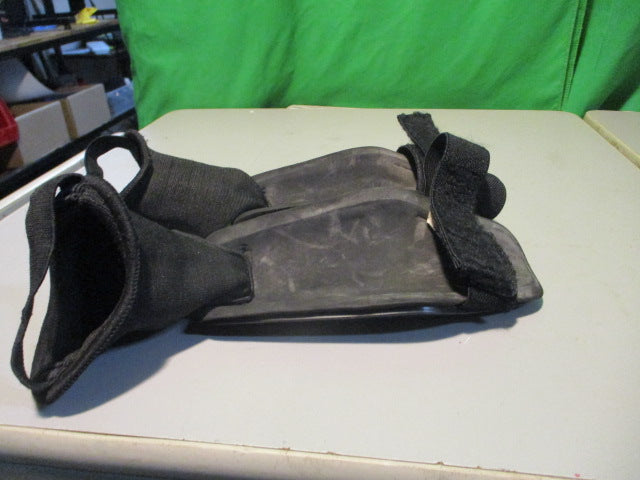Load image into Gallery viewer, Used Nike Charge Size Youth Medium Soccer Shin Guards
