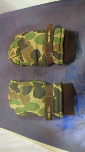 Used Trophy Club Camo Gloves Adult Size Small - small hole