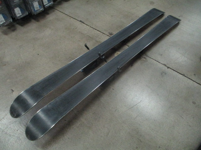 Load image into Gallery viewer, Used Dynastar Troubled Youth 146cm Skis w/ Look N10 Bindings
