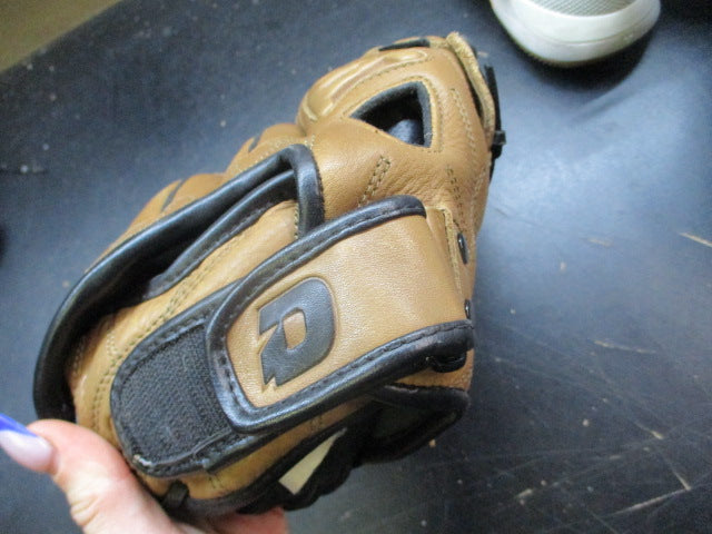 Load image into Gallery viewer, Used Demarini Diablo 13" Softball Glove - RHT
