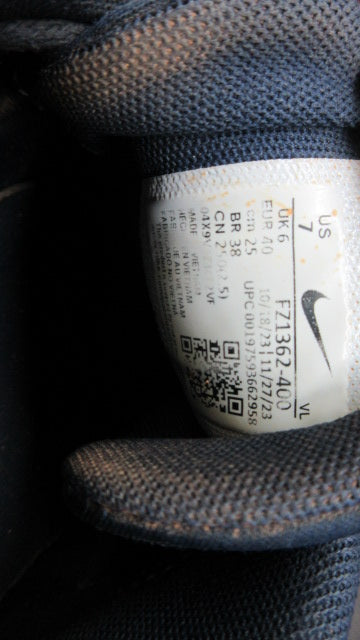 Load image into Gallery viewer, Used Nike 42 Baseball Cleats - Size 7
