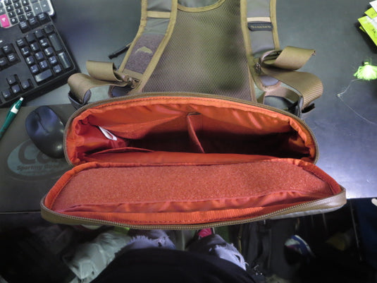 Used Simms Headwaters Fly Fishing Chest Pack with Hydration Bladder Pocket