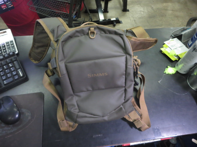 Load image into Gallery viewer, Used Simms Headwaters Fly Fishing Chest Pack with Hydration Bladder Pocket

