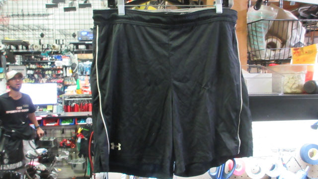 Load image into Gallery viewer, Used Under Armour Shorts - Size Small
