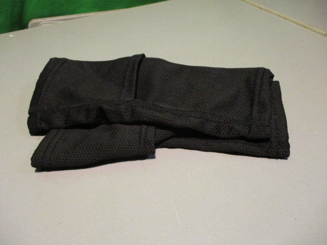 Load image into Gallery viewer, Used Black Youth Soccer Shin Guard Sleeves

