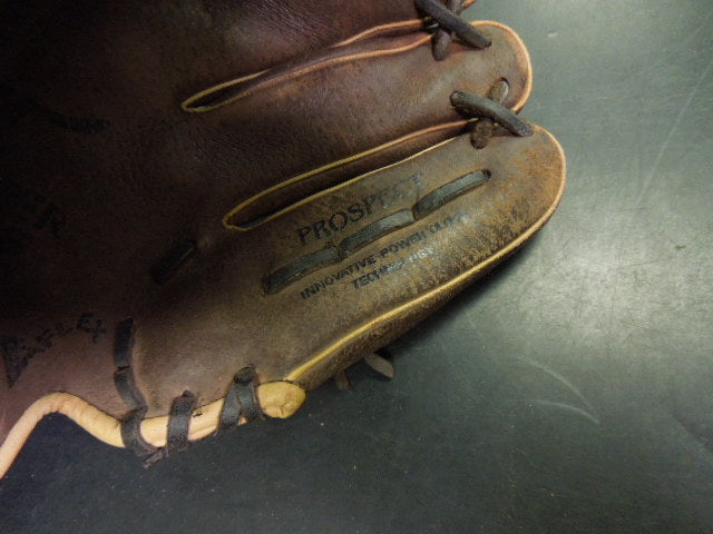 Load image into Gallery viewer, Used Mizuno Prospect Powerclose RHT 11.5" Glove
