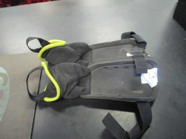 Load image into Gallery viewer, Used DSG Youth Medium 3'11" Soccer Shin Guards
