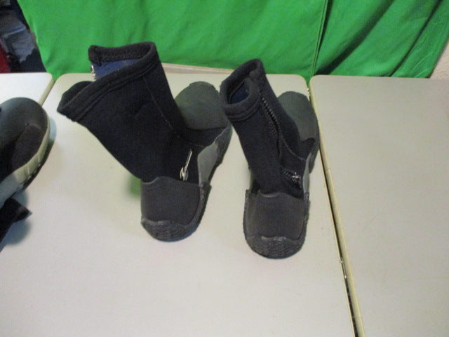 Load image into Gallery viewer, Used Scuba Supreme Size 10 Neoprene DIVE BOOTS

