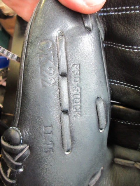 Load image into Gallery viewer, Used Wilson A2000 Pro-Stock CK22 11.75" Leather Glove - RHT
