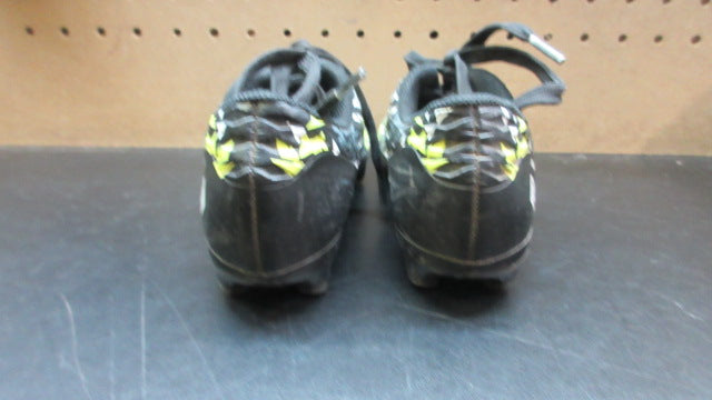 Load image into Gallery viewer, Used Dream Pairs Kids Soccer Cleats - Size Youth 13
