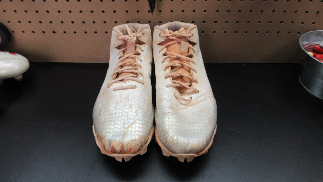 Load image into Gallery viewer, Used Under Armour Spotlight Football Cleats - Size 13
