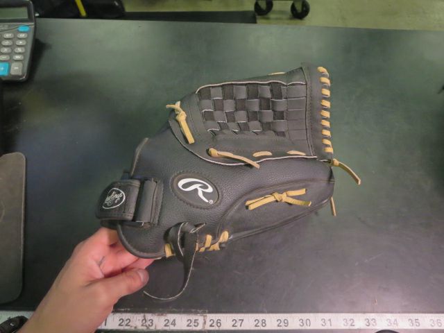 Load image into Gallery viewer, Used Rawlings RSB Softball Series SS13W 13" RHT Glove
