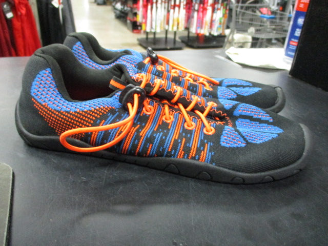 Load image into Gallery viewer, Used OP Youth Water Shoes Size Y4/Y5
