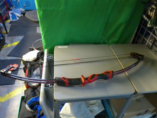 Load image into Gallery viewer, Used Barnett Vertigo Youth RH 39&quot; Red Compound Bow
