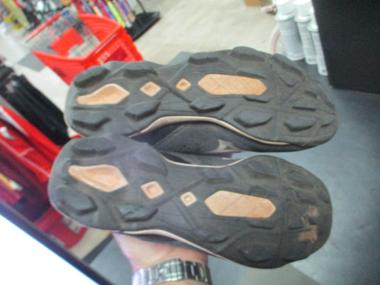 Used Mizuno Size 3 Cleats