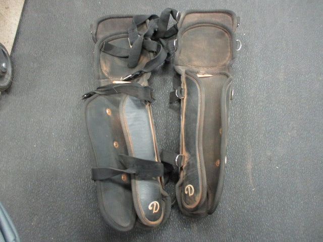 Load image into Gallery viewer, Used Diamond Size 16.5&quot; Catchers Shin Guards
