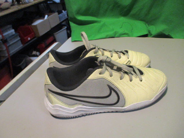 Load image into Gallery viewer, Used Nike Tiempo Legend 10 Academy Size Youth 4 Indoor Soccer Cleats
