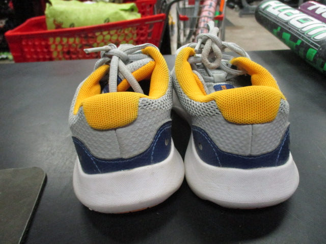 Load image into Gallery viewer, Used Under Armour Surge Size Youth 3.5 Sneakers
