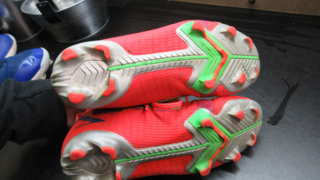 Load image into Gallery viewer, Used Nike Mercurial Superfly 8 Academy MG Soccer Cleats - Size Youth 1
