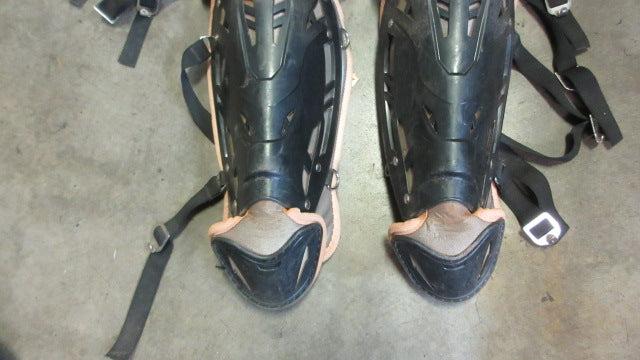 Load image into Gallery viewer, Used Wilson C1K Shin Guards Size Adult

