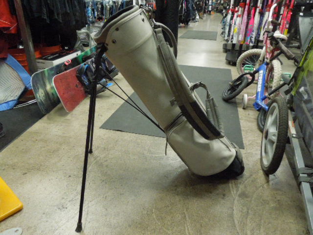 Load image into Gallery viewer, Used Stitch MIY SL1 Golf Stand Bag Broken Zipper
