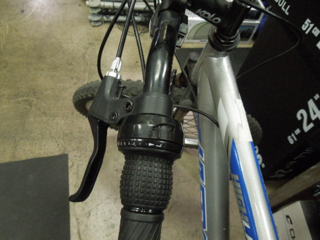 Load image into Gallery viewer, Used Huffy Highland 26" 21 Speed Mountain Bike Back Wheel Is Bent
