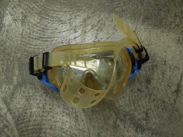 Load image into Gallery viewer, Used U.S. Divers Tempered Scuba Snorkel Mask

