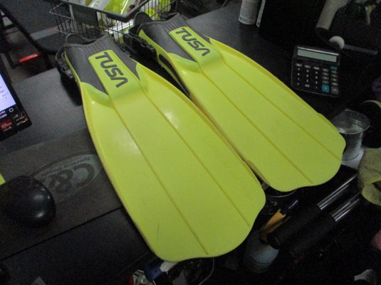 Used Tusa Liberator Xten Fins in Yellow No Size Found
