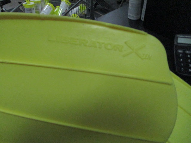 Load image into Gallery viewer, Used Tusa Liberator Xten Fins in Yellow No Size Found
