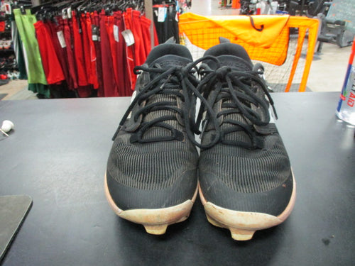 Used New Balance Size 7.5 Cleats