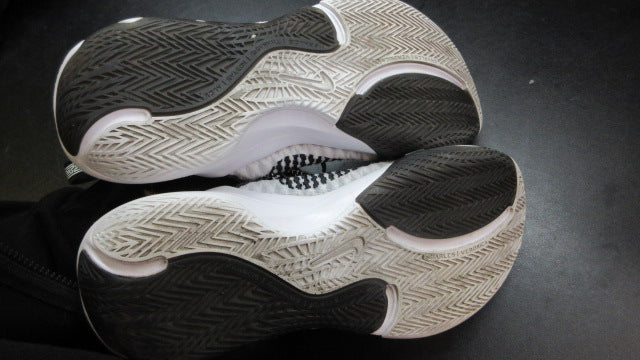 Load image into Gallery viewer, Used Nike Giannis Immortality Championship Sneakers - Size 9.5
