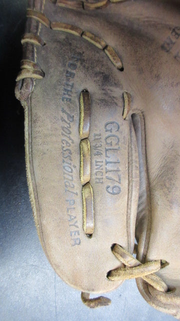 Load image into Gallery viewer, Used Rawlings Gold Glove Legend 11 3/4&quot; Glove - RHT
