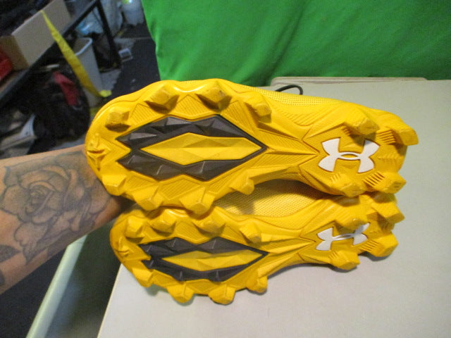 Load image into Gallery viewer, Used Under Armour Highlight Size Youth 2 High Top Cleats
