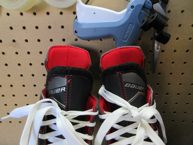 Load image into Gallery viewer, Used Bauer Ns Hockey Skates - Size Youth 2
