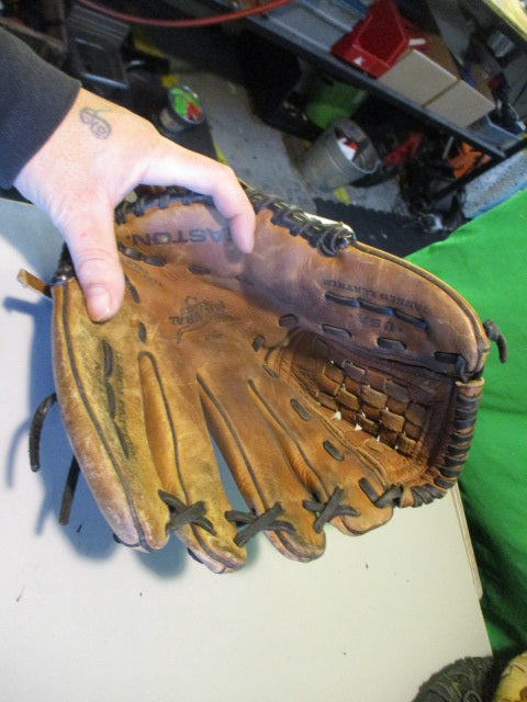 Load image into Gallery viewer, Used Easton Natural Series NAT50 12" Glove - RHT
