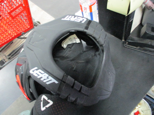 Load image into Gallery viewer, Used Leatt Fusion 2.0 Junior Chest Protector Size S/M
