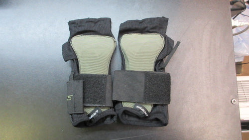 Used Seirus Wrist Brace
