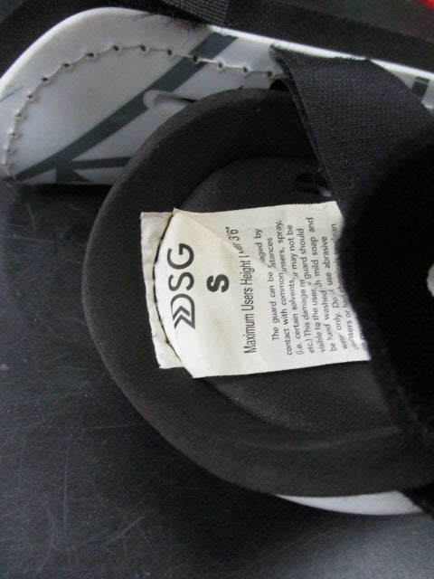 Load image into Gallery viewer, Used DSG Youth Small Shin Guards
