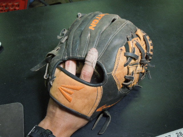 Load image into Gallery viewer, Used Easton Future Legend 11" Youth Pro Model FL1100BKTN RHT Infield Glove
