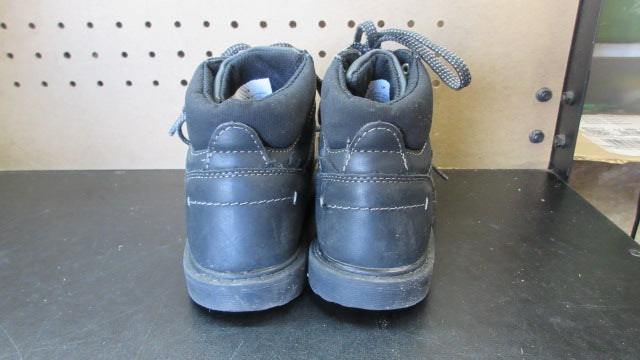 Load image into Gallery viewer, Used Crown Vintage Winter Boots - Size Youth 1
