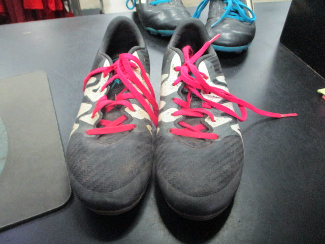 Load image into Gallery viewer, Used Adidas Soccer Shoes Size 3
