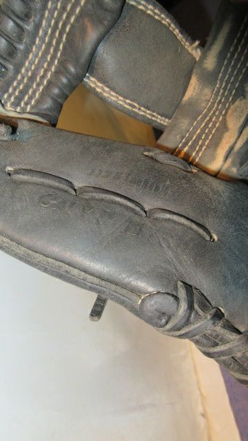 Load image into Gallery viewer, Used Mizuno MVP Prime 11.75&quot; Glove - RHT - small wear
