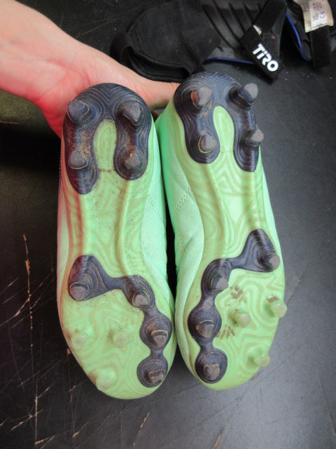 Load image into Gallery viewer, Used Brooman Strikestars FG Soccer Cleats - Size 3
