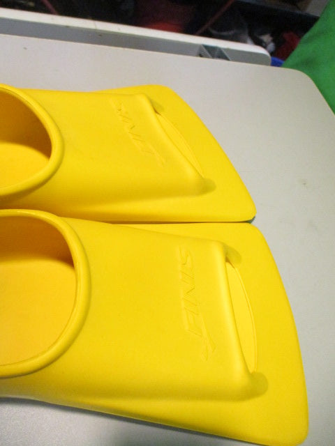 Load image into Gallery viewer, Used Fins Zoomers Gold Short Blade Size 7.5 - 8.5  Mens Training Fins
