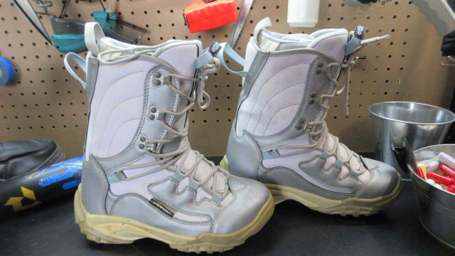 Load image into Gallery viewer, Used Askew Snowboarding Boots - Size 25,0
